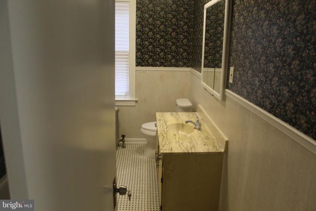 136 E WASHINGTON ST, Hagerstown, MD 21740