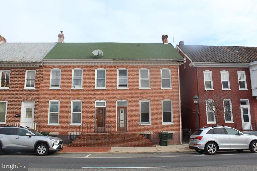 136 E WASHINGTON ST, Hagerstown, MD 21740