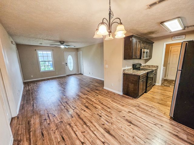 103 Stonefield Cir, Shelbyville, TN 37160