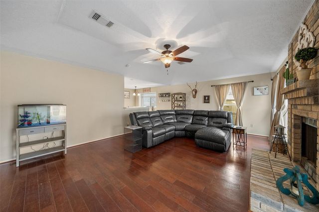 2906 Laurelridge Drive, League City, TX 77573