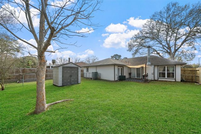 2906 Laurelridge Drive, League City, TX 77573