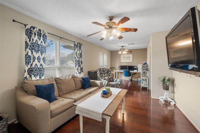 2906 Laurelridge Drive, League City, TX 77573