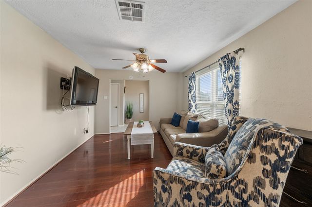 2906 Laurelridge Drive, League City, TX 77573