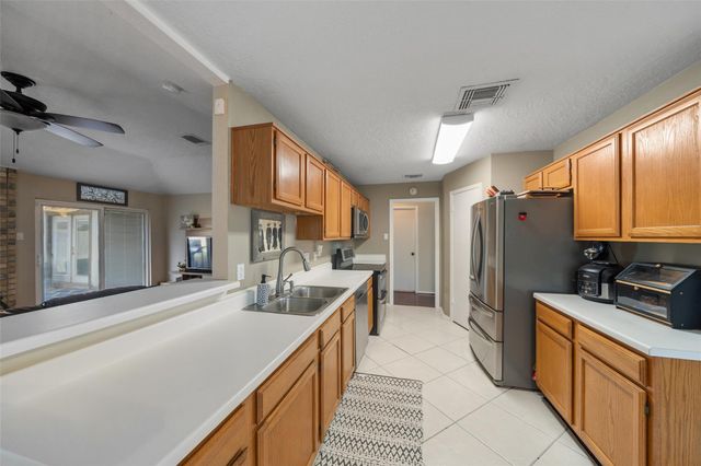 2906 Laurelridge Drive, League City, TX 77573