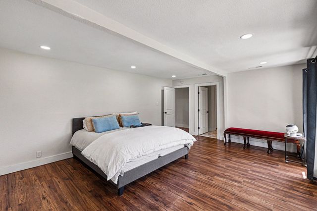 1702 Bristol Court N, Irving, TX 75062