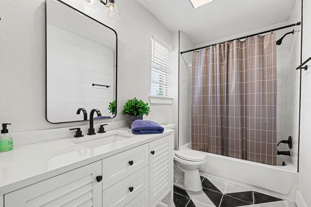 1702 Bristol Court N, Irving, TX 75062