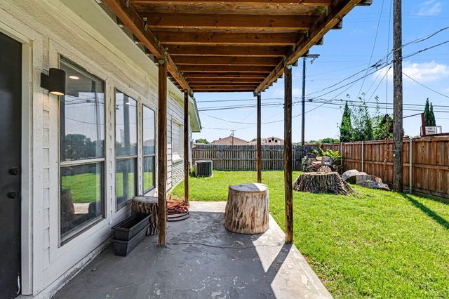 1702 Bristol Court N, Irving, TX 75062