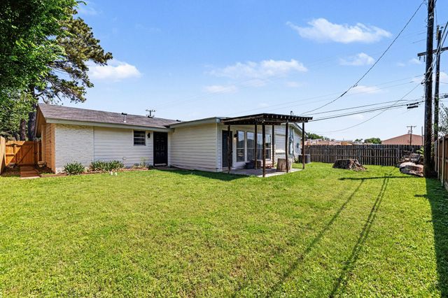 1702 Bristol Court N, Irving, TX 75062