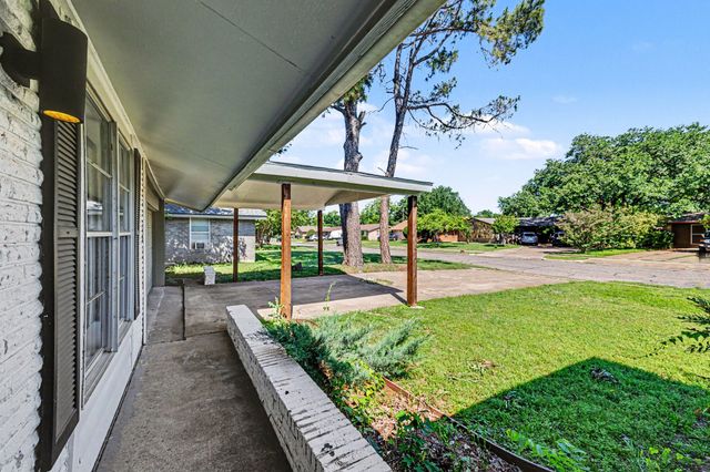 1702 Bristol Court N, Irving, TX 75062
