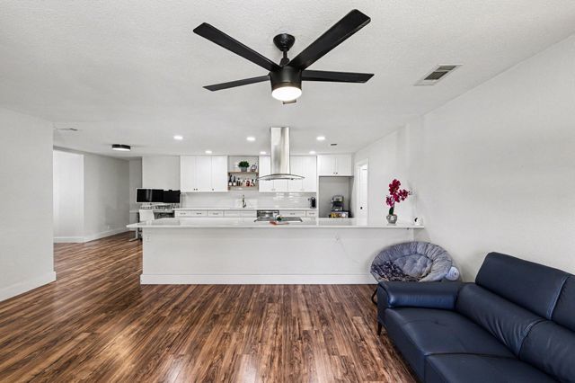 1702 Bristol Court N, Irving, TX 75062