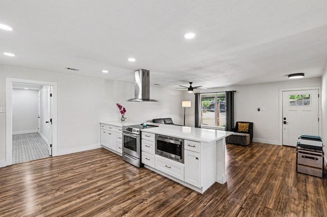 1702 Bristol Court N, Irving, TX 75062