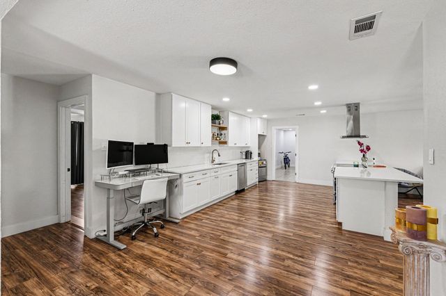 1702 Bristol Court N, Irving, TX 75062