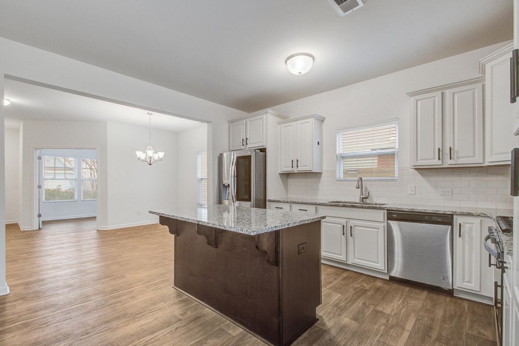 Image 12 of property listing at 411 Fox Sparrow Court, Summerville, SC 29486