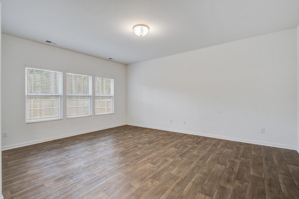 Image 15 of property listing at 411 Fox Sparrow Court, Summerville, SC 29486