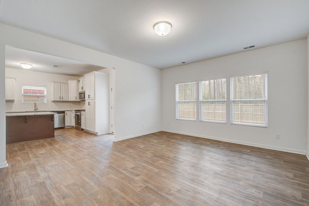 Image 16 of property listing at 411 Fox Sparrow Court, Summerville, SC 29486