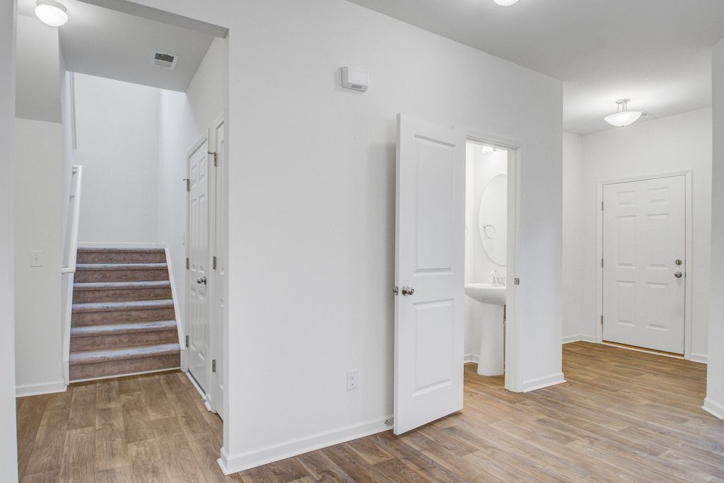 Image 18 of property listing at 411 Fox Sparrow Court, Summerville, SC 29486