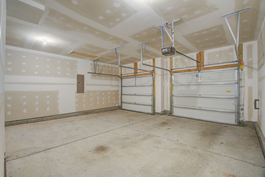 Image 20 of property listing at 411 Fox Sparrow Court, Summerville, SC 29486