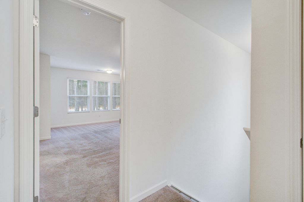 Image 21 of property listing at 411 Fox Sparrow Court, Summerville, SC 29486