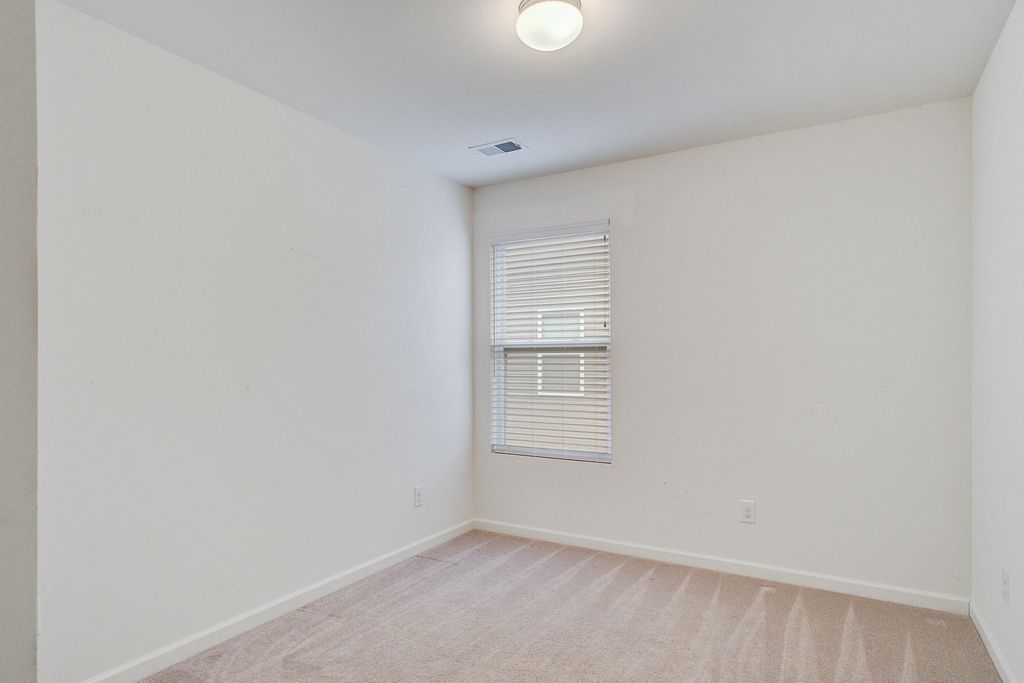 Image 27 of property listing at 411 Fox Sparrow Court, Summerville, SC 29486