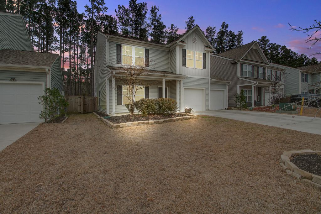 Image 3 of property listing at 411 Fox Sparrow Court, Summerville, SC 29486