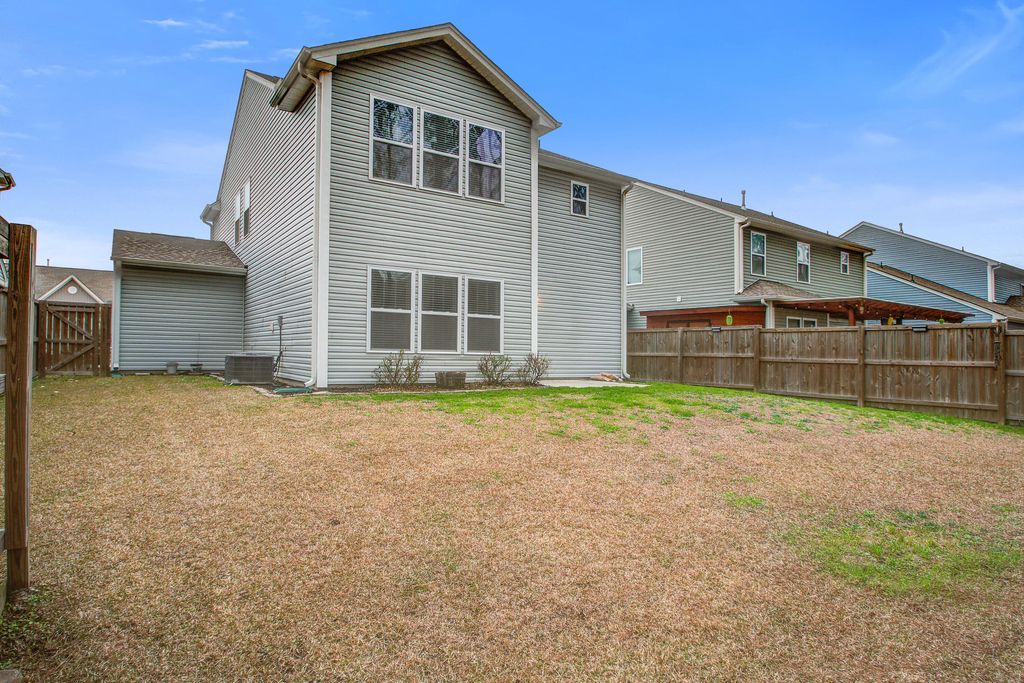 Image 36 of property listing at 411 Fox Sparrow Court, Summerville, SC 29486