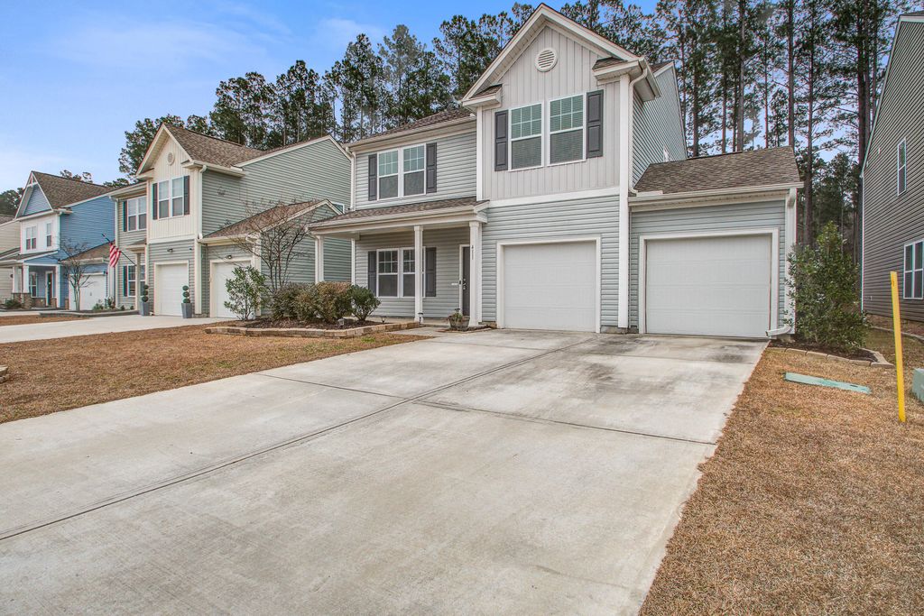 Image 4 of property listing at 411 Fox Sparrow Court, Summerville, SC 29486