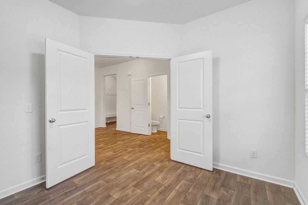 Image 8 of property listing at 411 Fox Sparrow Court, Summerville, SC 29486