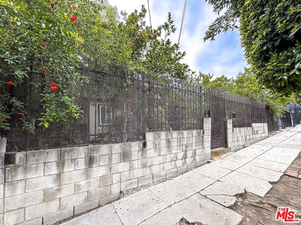 447 N Commonwealth Avenue, Los Angeles, CA 90004 — photo 3