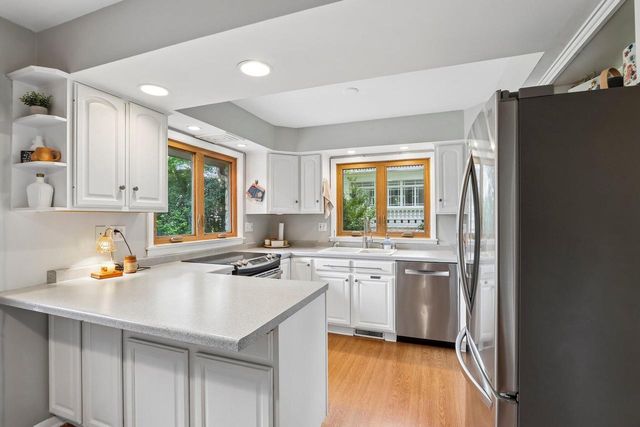 1210 E Broadway, Waukesha, WI 53186