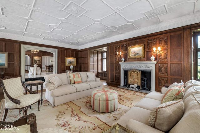 257 Ridge Road, Grosse Pointe Farms, MI 48236