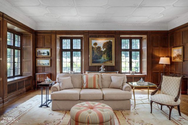 257 Ridge Road, Grosse Pointe Farms, MI 48236