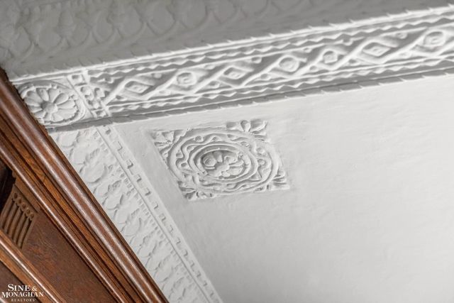 257 Ridge Road, Grosse Pointe Farms, MI 48236