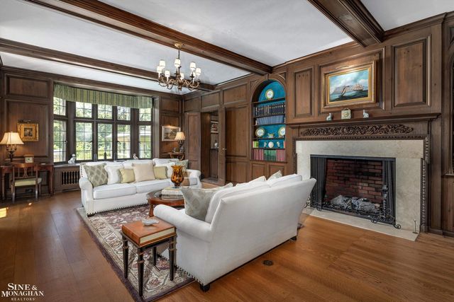 257 Ridge Road, Grosse Pointe Farms, MI 48236