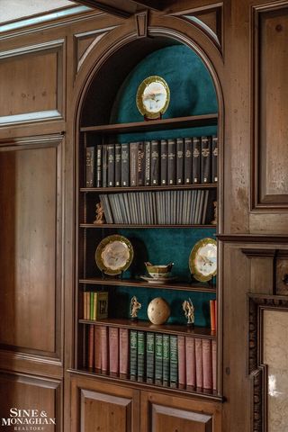 257 Ridge Road, Grosse Pointe Farms, MI 48236