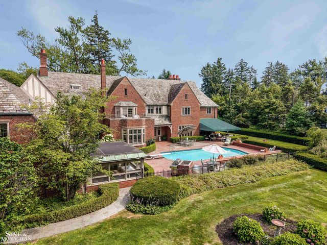 257 Ridge Road, Grosse Pointe Farms, MI 48236