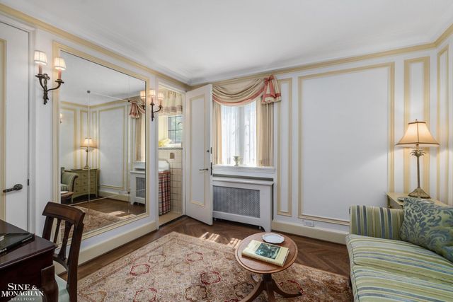 257 Ridge Road, Grosse Pointe Farms, MI 48236