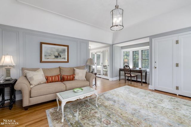 257 Ridge Road, Grosse Pointe Farms, MI 48236