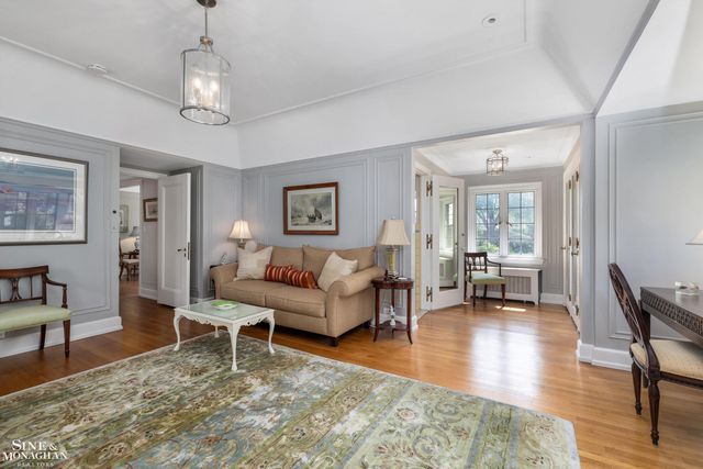 257 Ridge Road, Grosse Pointe Farms, MI 48236