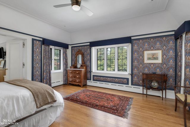 257 Ridge Road, Grosse Pointe Farms, MI 48236