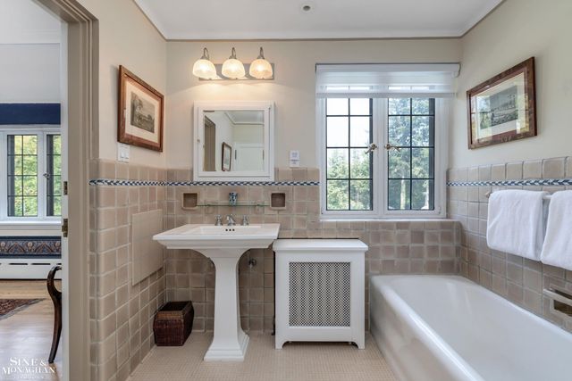 257 Ridge Road, Grosse Pointe Farms, MI 48236