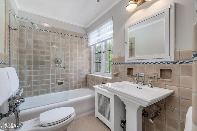 257 Ridge Road, Grosse Pointe Farms, MI 48236