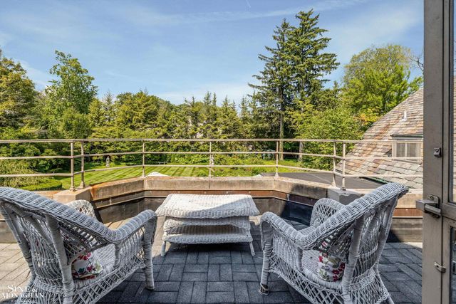 257 Ridge Road, Grosse Pointe Farms, MI 48236