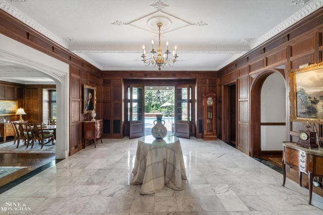 257 Ridge Road, Grosse Pointe Farms, MI 48236