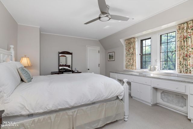 257 Ridge Road, Grosse Pointe Farms, MI 48236