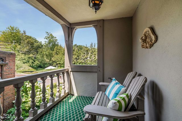 257 Ridge Road, Grosse Pointe Farms, MI 48236