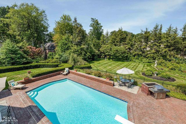 257 Ridge Road, Grosse Pointe Farms, MI 48236