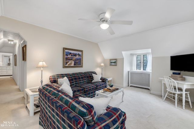 257 Ridge Road, Grosse Pointe Farms, MI 48236