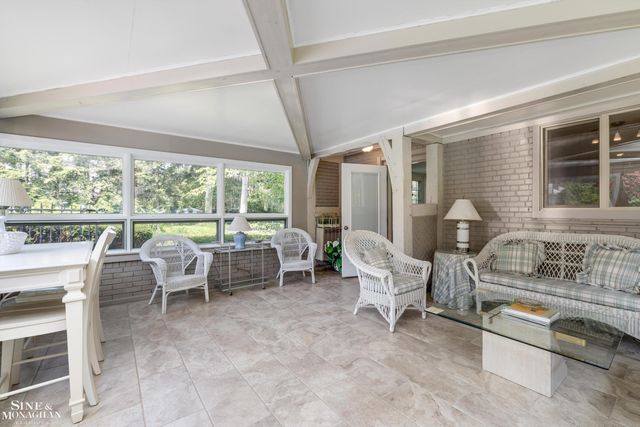 257 Ridge Road, Grosse Pointe Farms, MI 48236