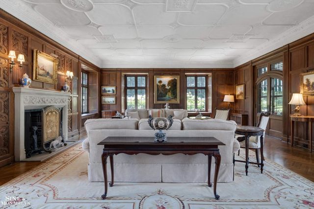 257 Ridge Road, Grosse Pointe Farms, MI 48236