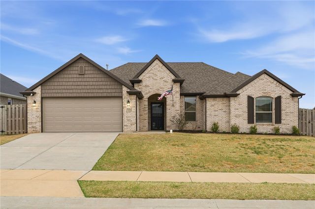 701 Tiger Eye Avenue, Lowell, AR 72745